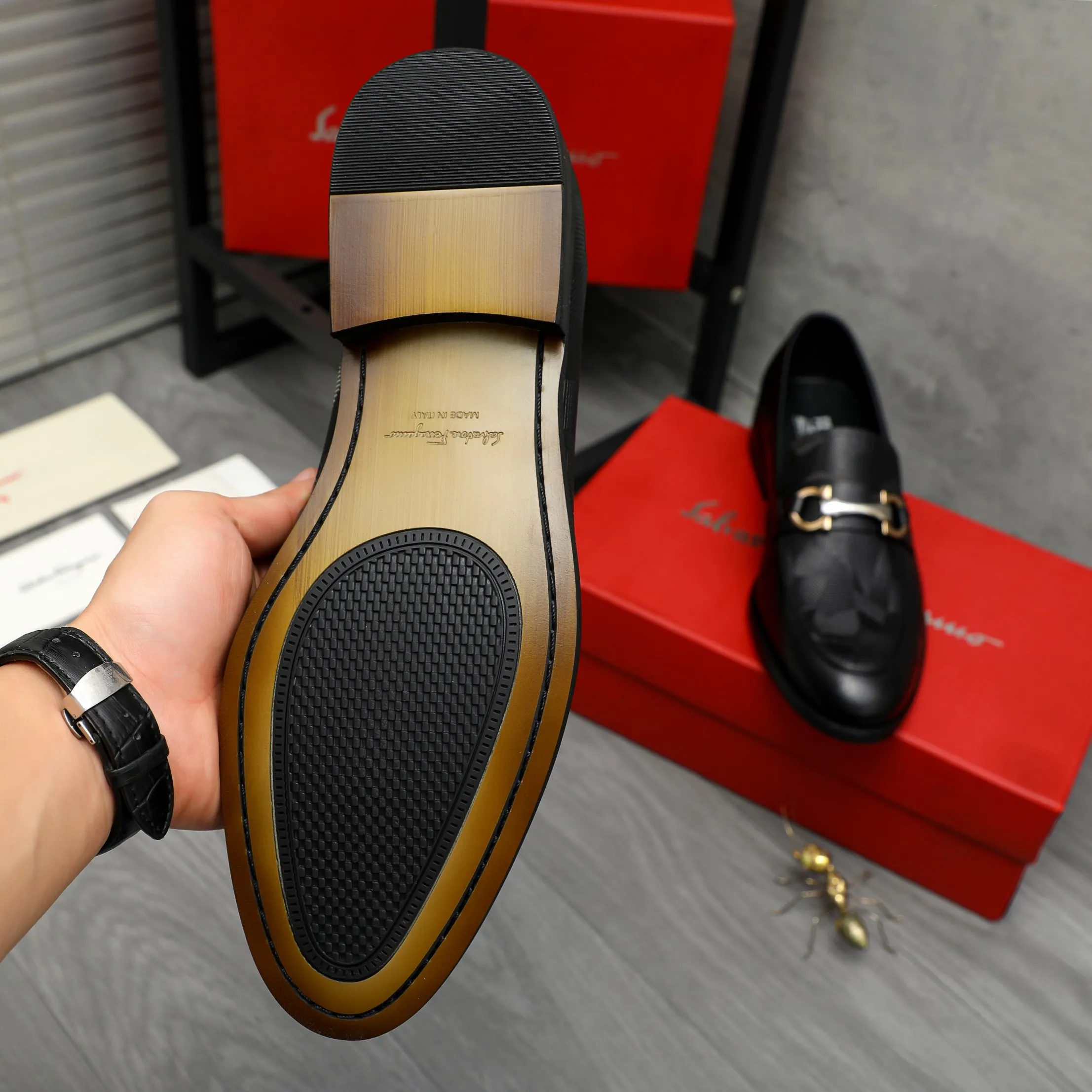 Men's shoes 💰420 Product trademark: Ferragamo " Ferragamo ] Business slip-on leather shoes Regular size: 39-45 (38.46 custom-made, non-returnable) Product materials: Selected vertical grain cowhide upper, sheepskin lining, original rubber outsole